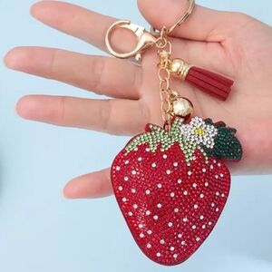 🆕️🍓RHINESTONE STRAWBERRY HANDBAG CHARM / KEYCHAIN🍓